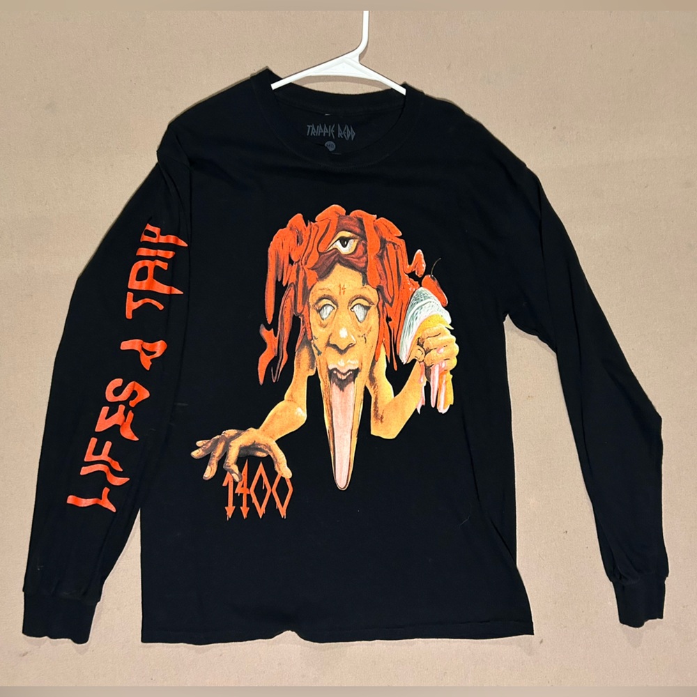 Trippy red medium t shirt